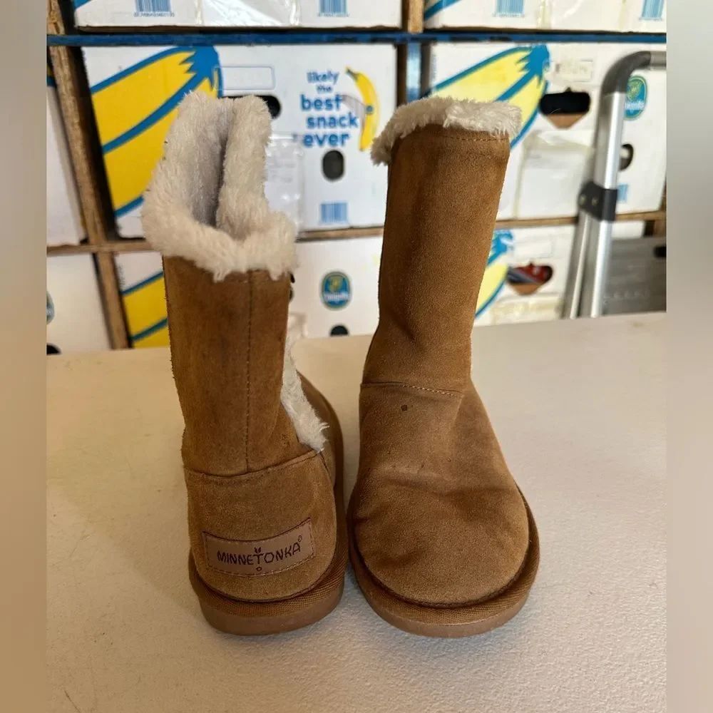Minnetonka Brown Suede Boots